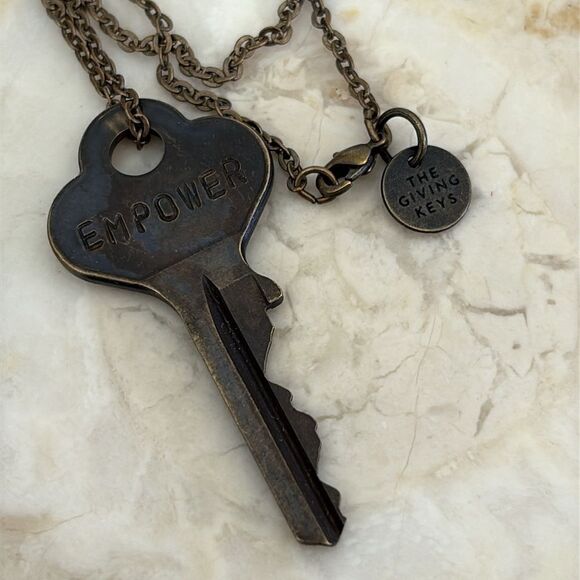 NEW! The Giving Keys “Empower” Vintage Key 28” Chain - Picture 2 of 11